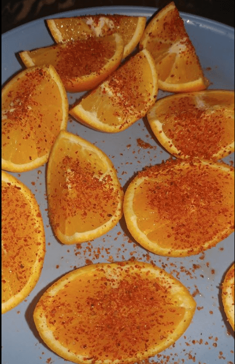 Con alimetos en su casa