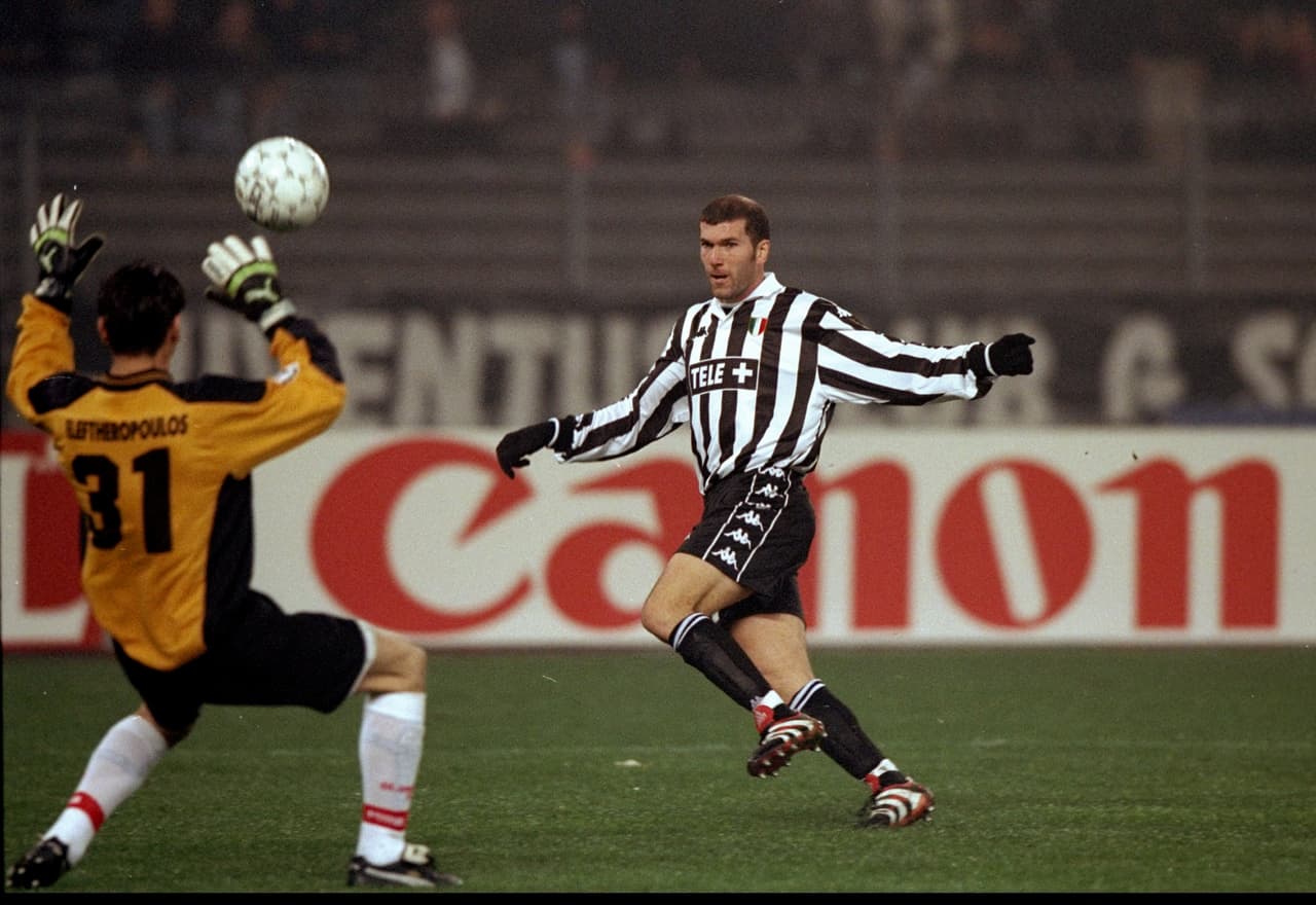 Nueve años después fichó con Juventus en la temporada 1996-1997.