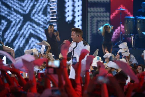 ¡Bien por Ricky! Él sabe como alborotar a todos.