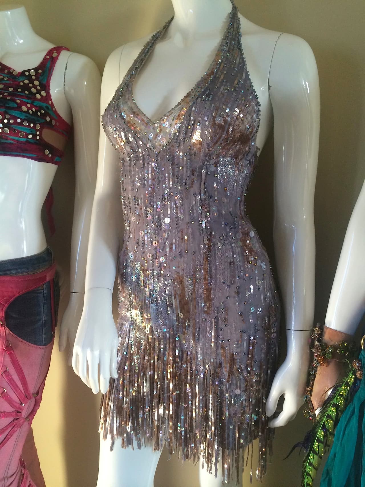 De la casa Versace es este vestido que Britney Spears utilizó en los VMA's en el 2008.