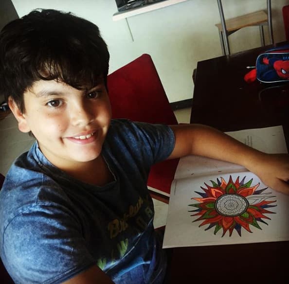 Ella no fue la única hija que Ana Bárbara ganó con la muerte de Mariana Levy. José Emilio tenía 9 meses cuando su mamá falleció así que también adoptó a la cantante como su segunda mamá.