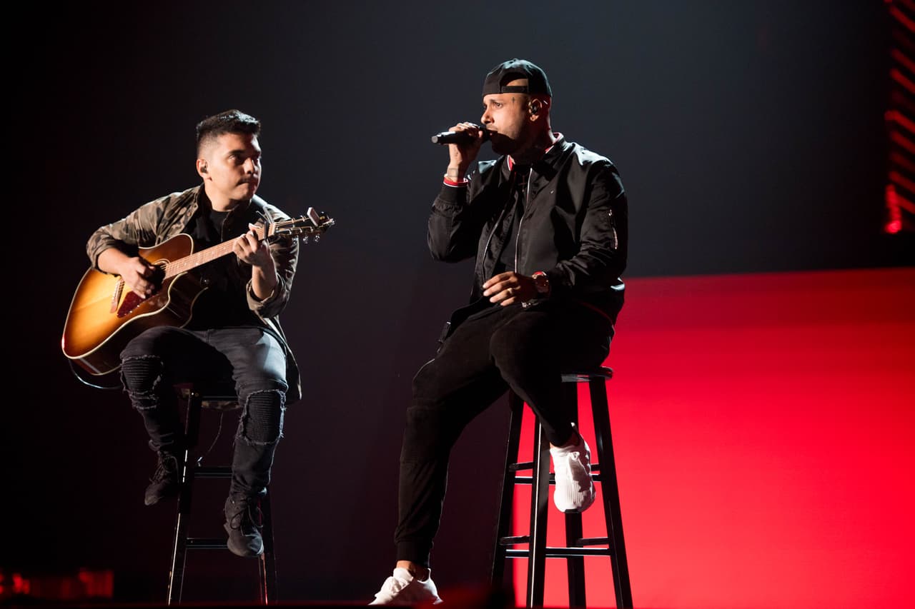 Entre ellos un increíble acústico que nos hará cantar a todos.