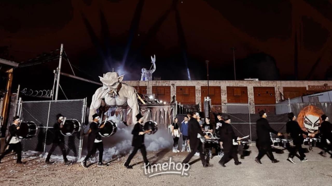 <b>Cutting Edge Haunted House</b>
<br>Fort Worth, Texas
<br>Tiene varios pisos, temas y ha sido reseñada como una de las mejores casas encantadas de Estados Unidos. Además, se ubica en una planta de empacadora de carne abandonada con más de 100 años de antigüedad. La visita lleva un promedio de 55 minutos y el recorrido tiene actores, maniquís y mucha locura.
<br>