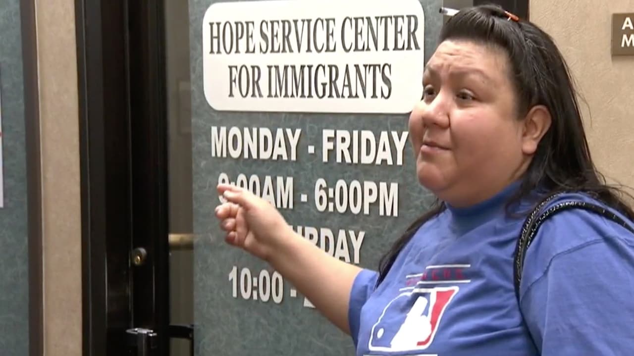 Denuncian el repentino cierre de una organización que ofrecía servicios migratorios en Texas 