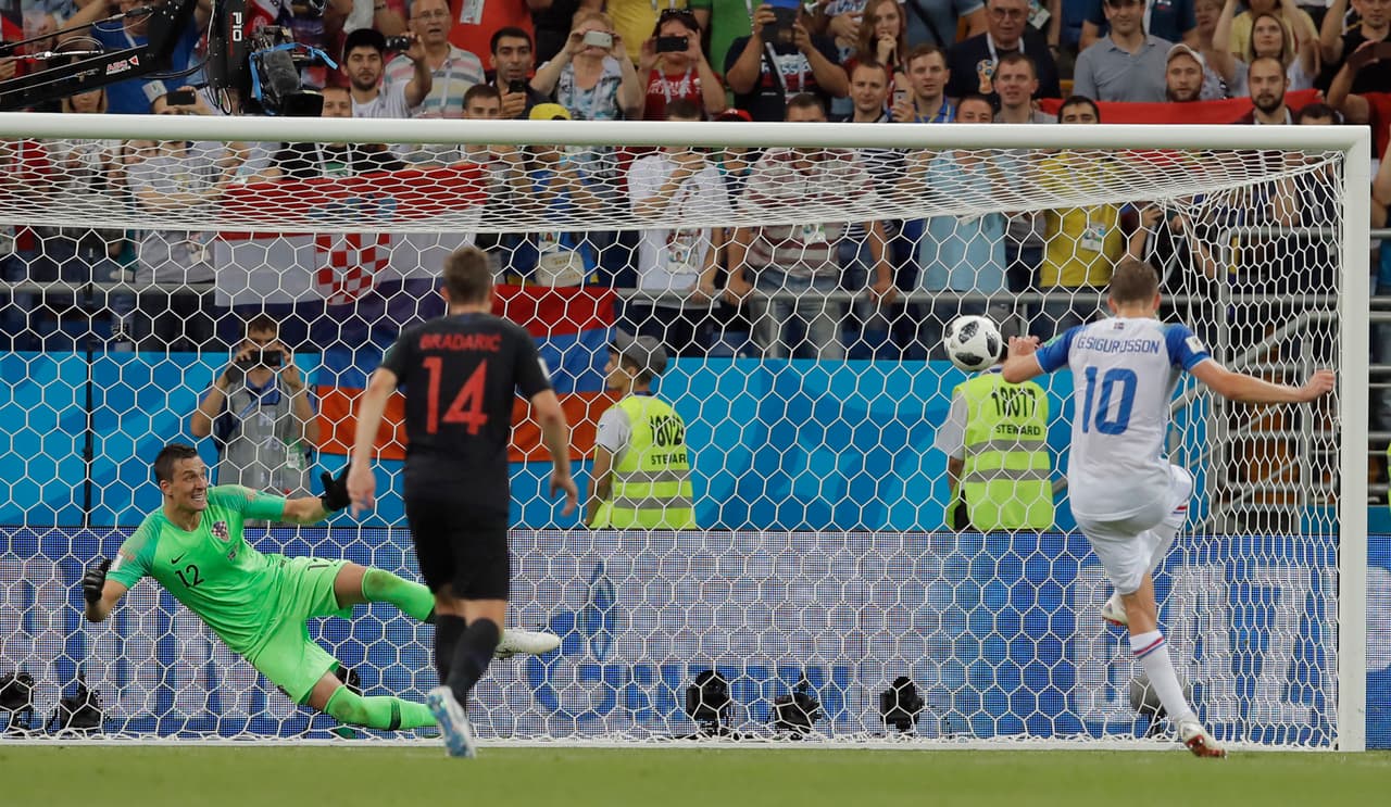 104. Gylfi Sigurdsson (Islandia) al minuto 76 (penalti). Croacia 1-1 Islandia.