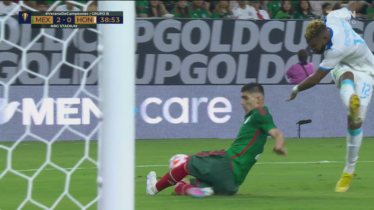 ¡Perfecto! Johan hace la cobertura a tiempo ante Benguché