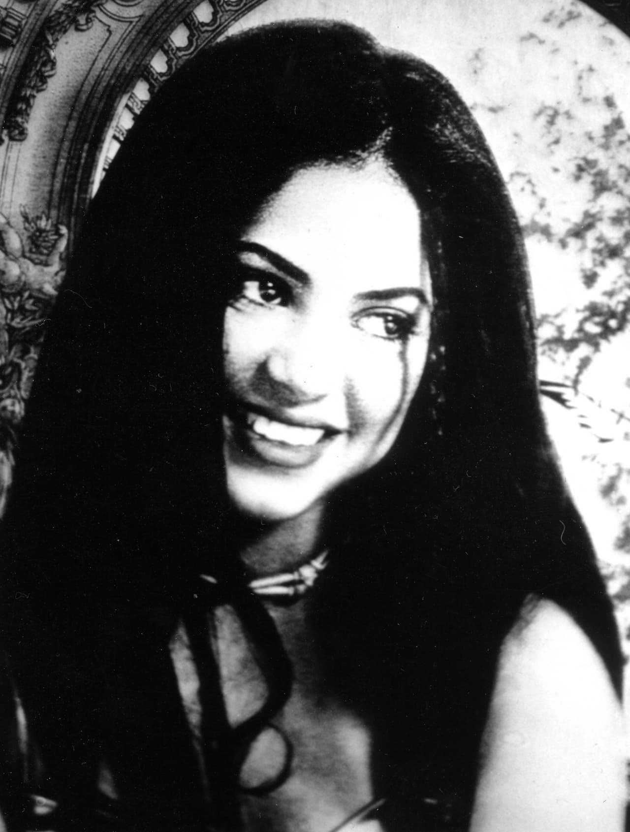 Aunque inició su carrera siendo niña, fue en la década de los 90 que tuvo un golpe de éxito con su álbum 'Pies Descalzos', del año 1995.