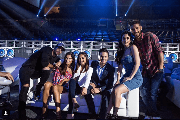 William Levy, Alejandra Espinoza, Becky G, Luis Coronel, Emeraude Toubia y Ericlk Elias, los flamantes conductores de Premios Juventud, posaron antes del show.