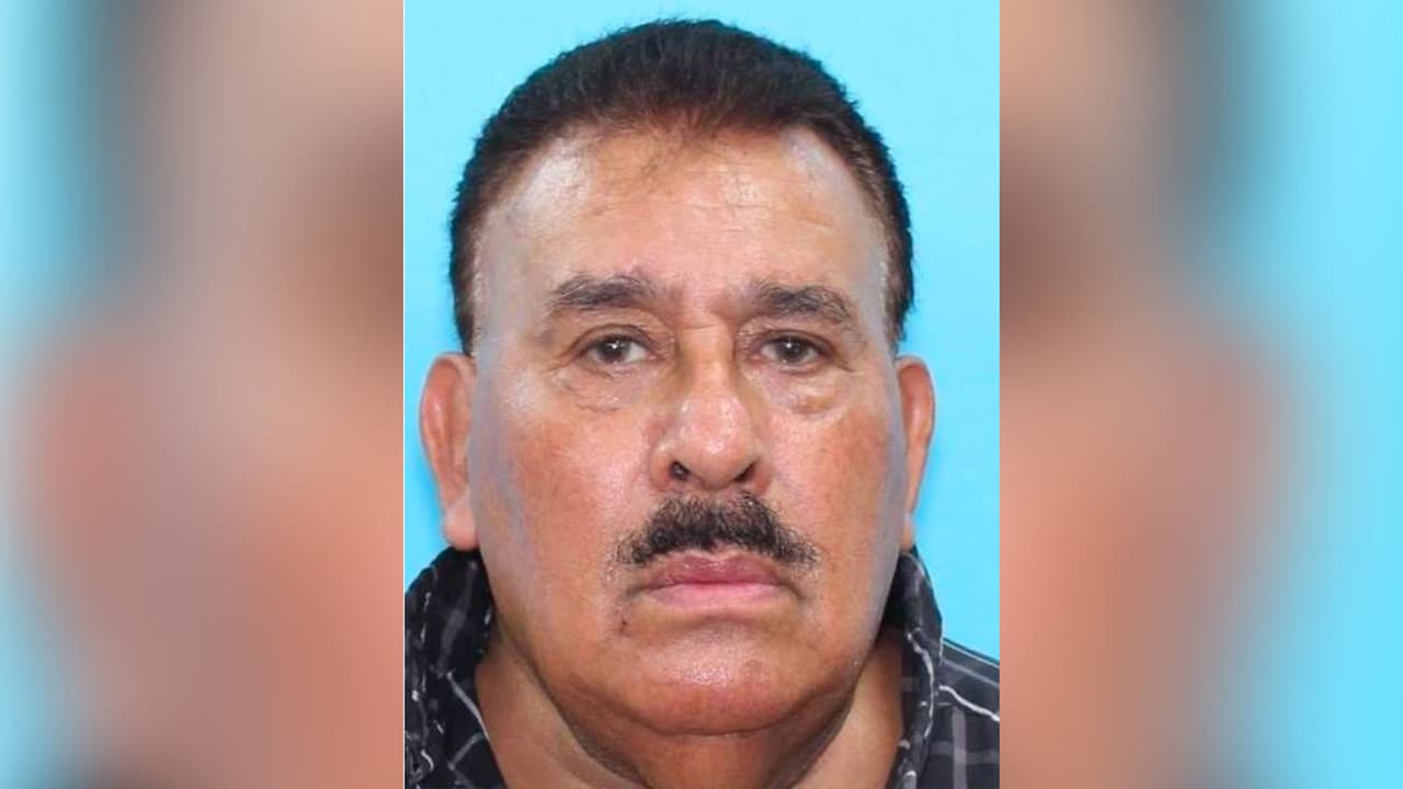 Juan Carlos Silva, de 72 años, es un hispano que fue hallado muerto dentro de su automóvil el 4 de septiembre del 2022 en la cuadra 8400 de Gulf Freeway. Su número de caso de ML22-3742.