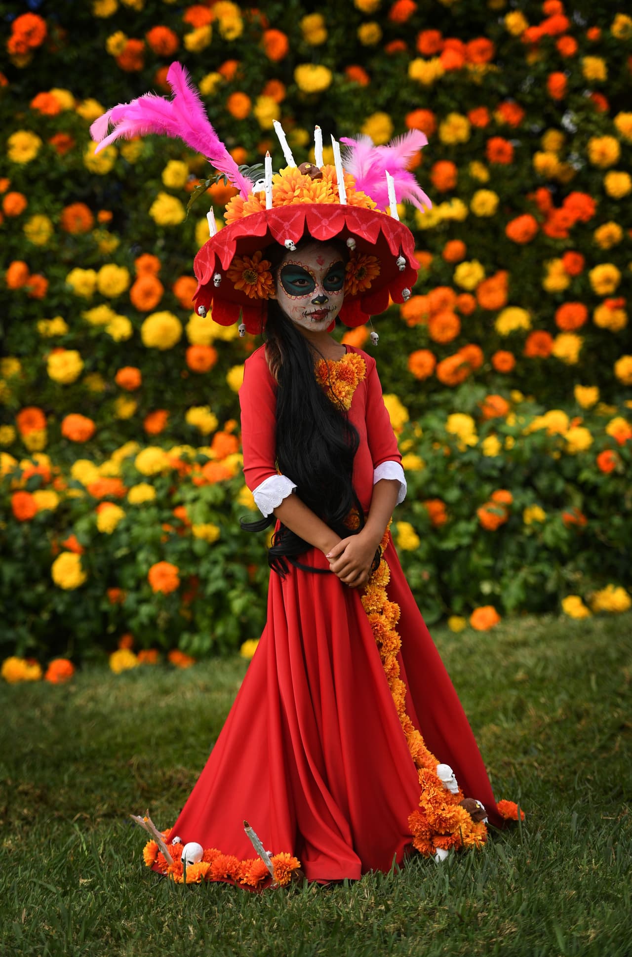 Miles de personas celebraron el Día de Muertos en Hollywood.