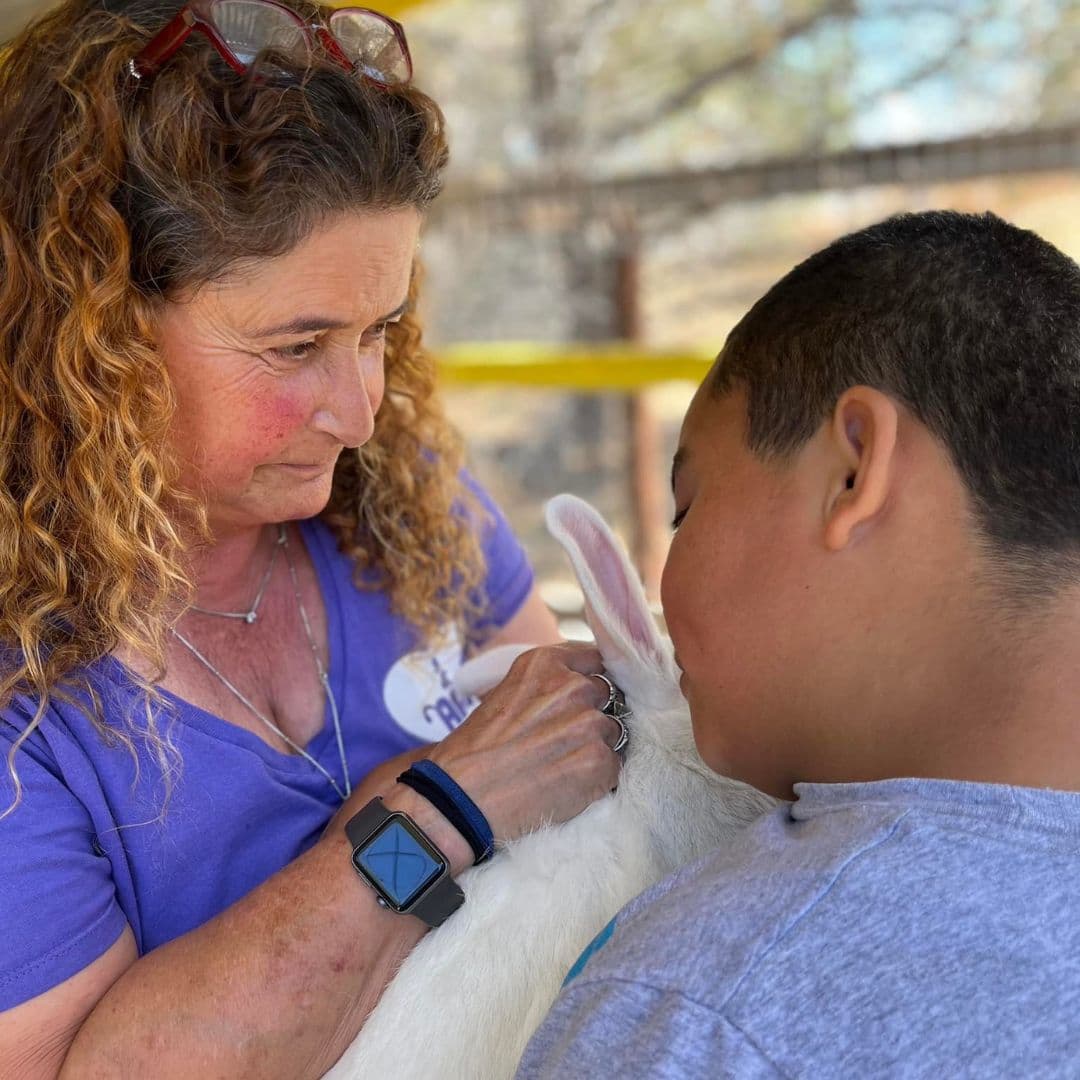 "No somos un zoológico de mascotas", dijo. "No les permitimos alimentar a nuestros animales".
<br>