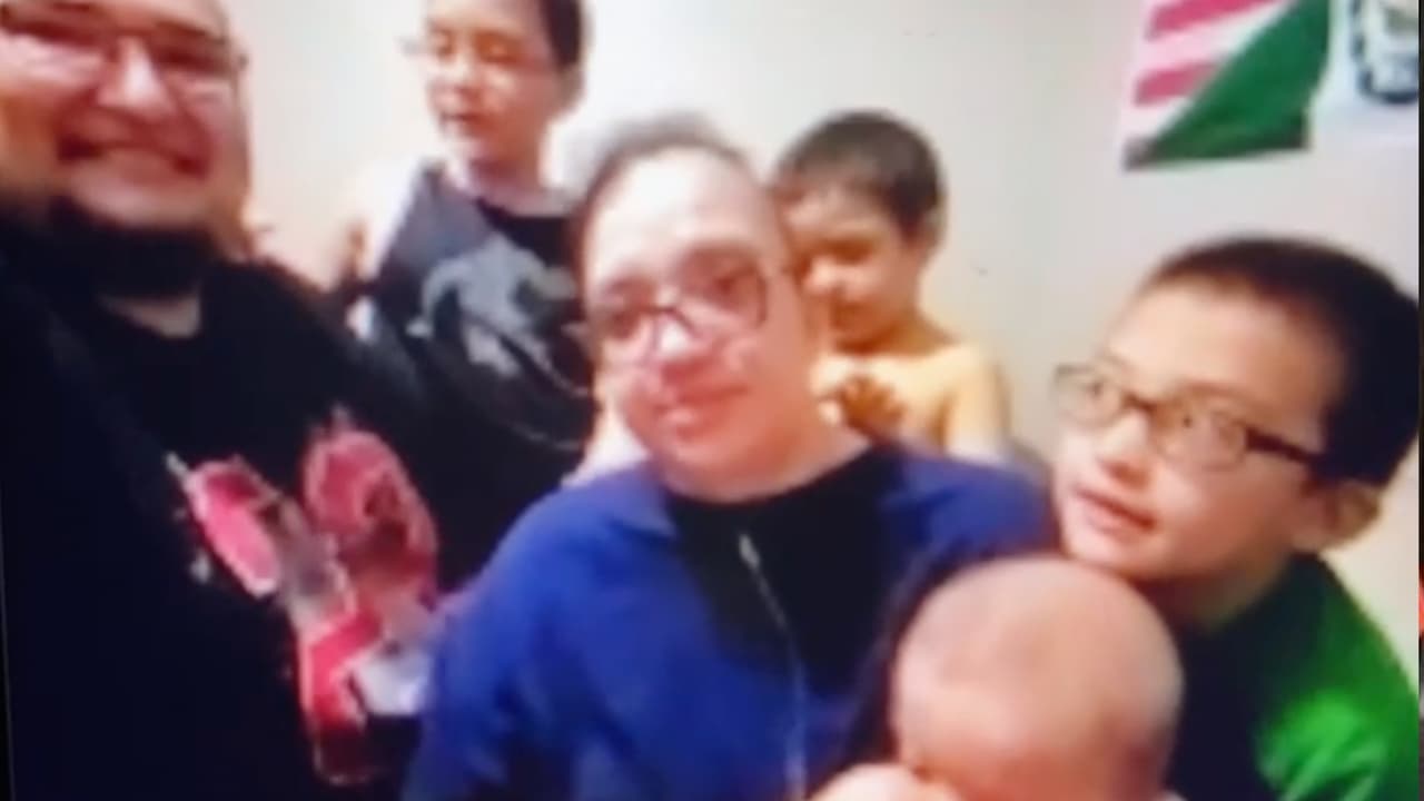 Esta es la primera vez que Crystal puede abrazar a su bebé desde que nació y también a sus hijos. Su esposo Rafa indicó que está listo para consentirla y prepararle la lasaña que tanto le gusta.