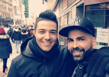 Luis Coronel junto a Jomari Goyso, tras el ensayo para esta noche.
