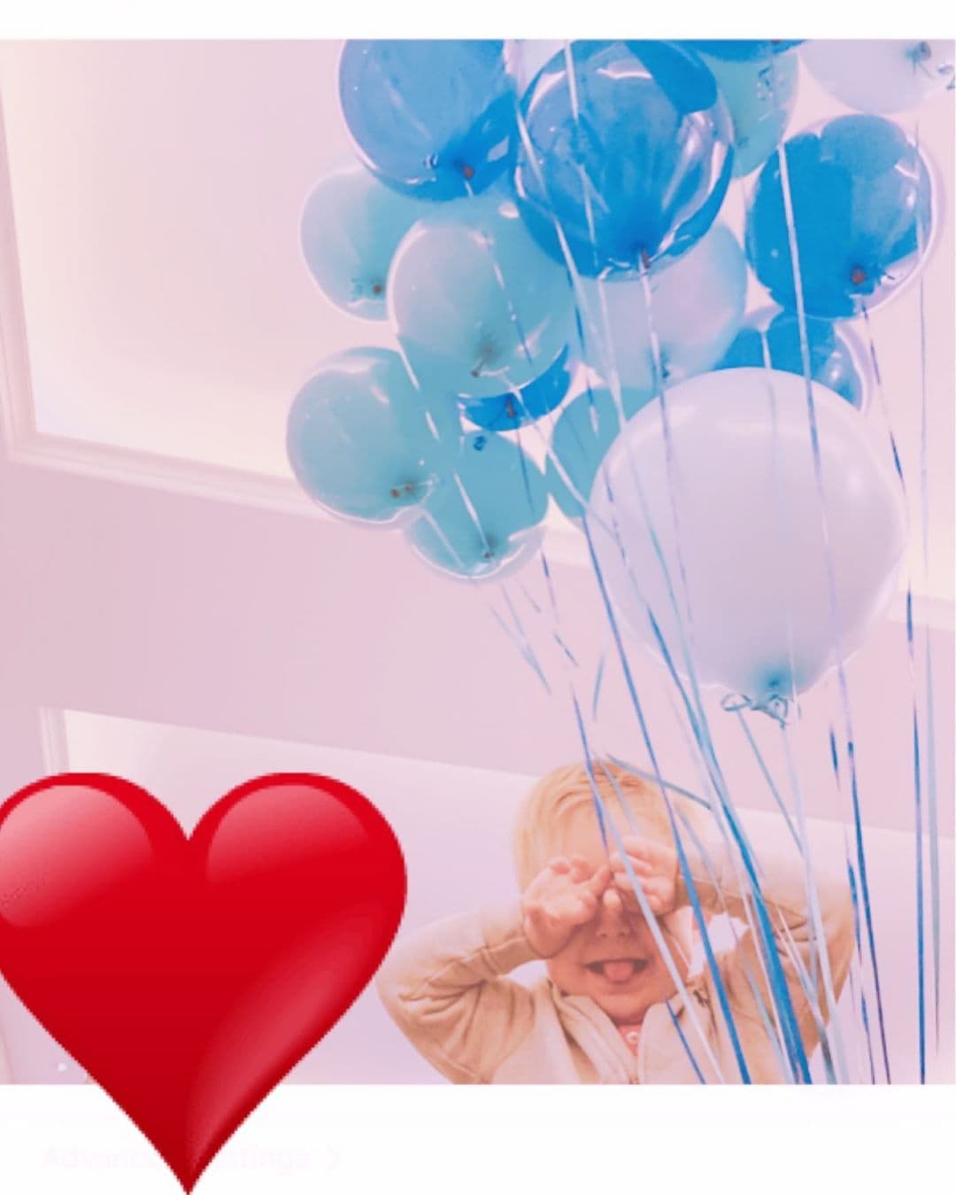 La fotografía en cuestión es esta en donde aparece su hijo Manu, con globos azules y blancos.