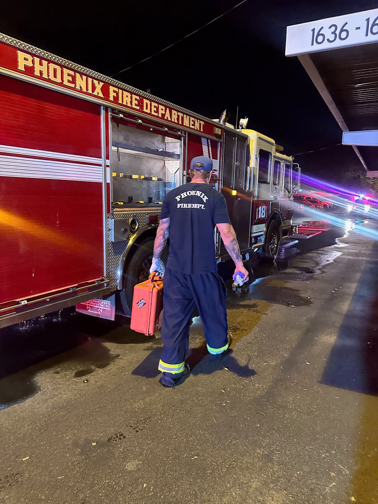 <b>Otro residente fue desplazado</b> y está trabajando con el Programa de Asistencia Comunitaria para buscar un hogar temporal y ayuda para su vivienda.