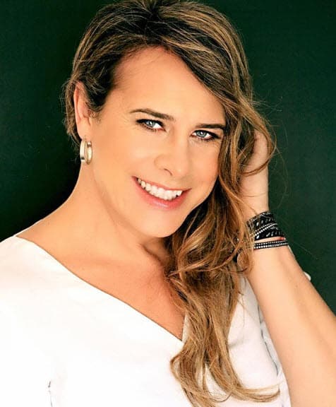 De acuerdo con un reporte del sitio web del canal 
<b><a href="https://www.lasestrellas.tv/espectaculos-1/famosos-1/karla-sofia-gascon-incomodo-momento-detenida-aeropuerto-aqui-soy-senor-pais-una-senora-actriz-transgenero" target="_blank">Las Estrellas</a></b>, la actriz arribó a México la semana pasada para realizar algunos trámites con sus documentos de identidad.