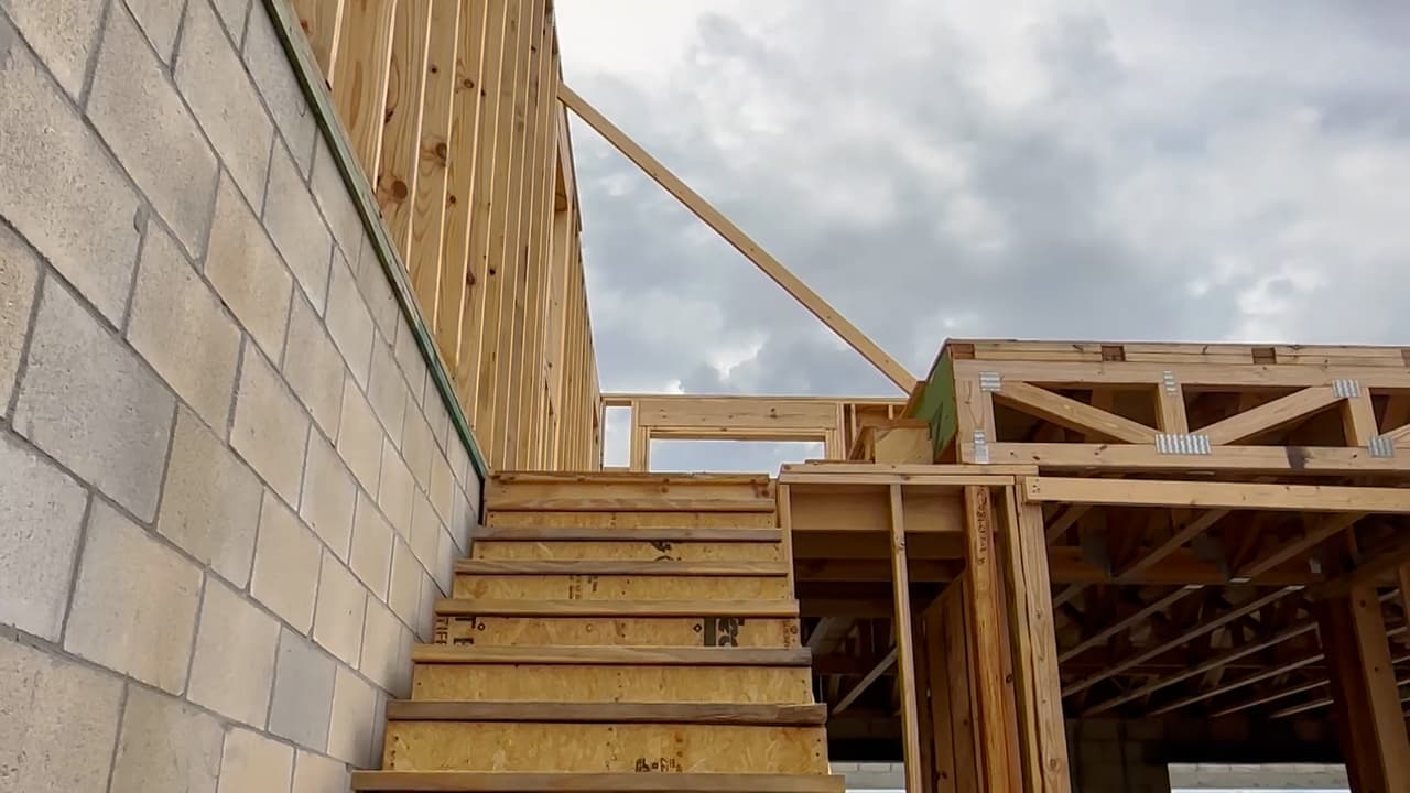 Contratista de techos dice que sus trabajadores se han ido de Florida por nueva ley de inmigración