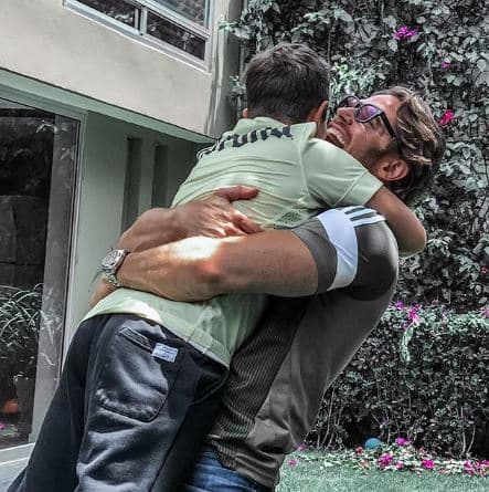 "Es tan divertido y agradable conocer a un niño que es 
<b>tan dulce conmigo"</b>, dijo sobre su relación con él. 
<br>