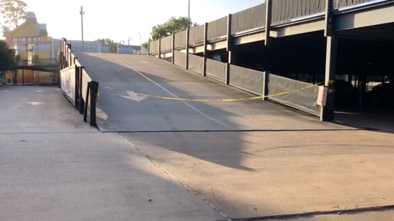 El cuerpo fue hallado en el estacionamiento del Museo de Niños ubicado en la cuadra 1400 de Binz Street.