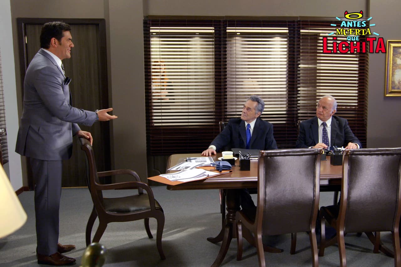 Augusto propone a Alex como su sucesor en la presidencia de la API.