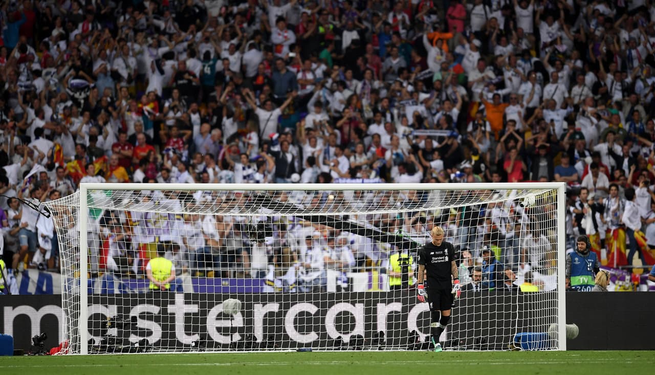KIEV, UKRAINE - MAY 26: Loris Karius of Liverpool looks dejected following Real Madrid's third goal during the UEFA Champions League Final between Real Madrid and Liverpool at NSC Olimpiyskiy Stadium on May 26, 2018 in Kiev, Ukraine. (Photo by Laurence Griffiths/Getty Images)