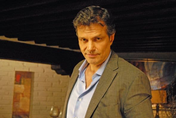 Y que mejor que en una telenovela como "Amores Con Trampa".