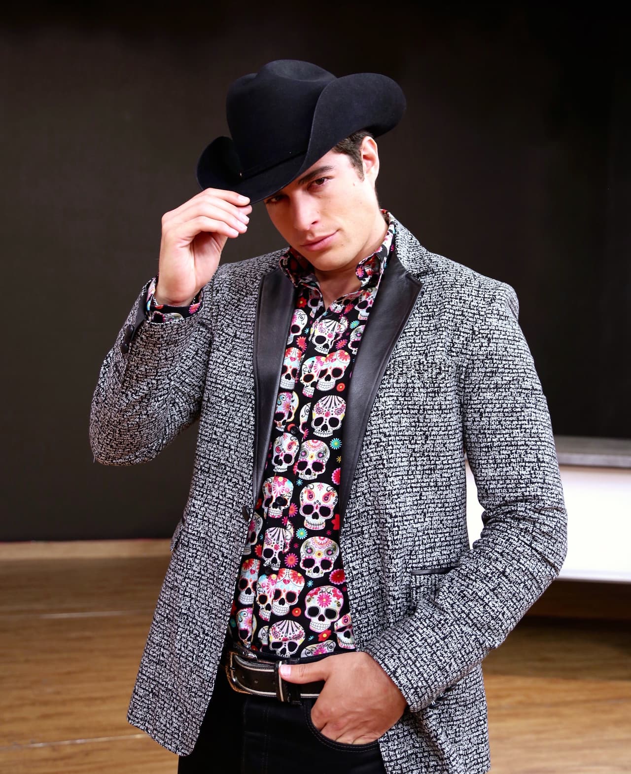 En 2017, Danilo participó en 'La doble vida de Estela Carrillo', donde hizo el papel de Danilo Cabrera Toribio, el hermano de un empresario acusado de asesinato, quien deberá buscar la ayuda de Estela Carrillo para comprobar su inocencia.