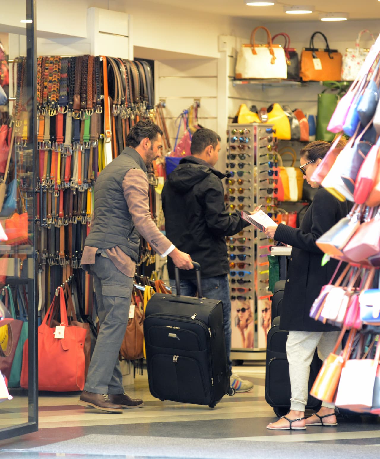 Compró algunos recuerditos.