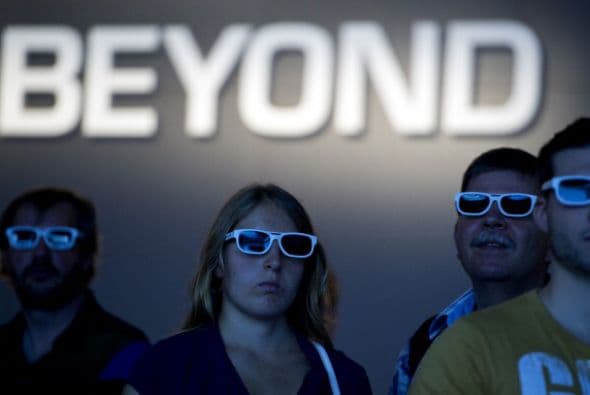 TELEVISORES 3D. Aunque sus fabricantes siguen prometiendo que el 3D está listo para el horario estelar, resulta poco atractivo utilizar este tipo de gafas mientras se ve la tele.