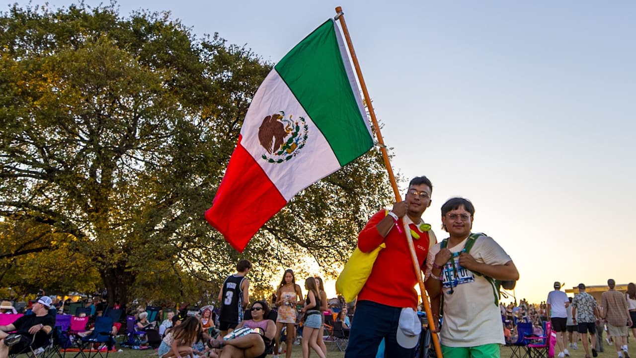 <b>Los latinos ocuparon un lugar destacado en el festival, con mexicanos que llegaron desde diversas ciudades del país </b>para ser parte de esta experiencia. Este evento, que se originó en el programa de televisión “Austin City Limits”, ha presentado a numerosos artistas a lo largo de los años.