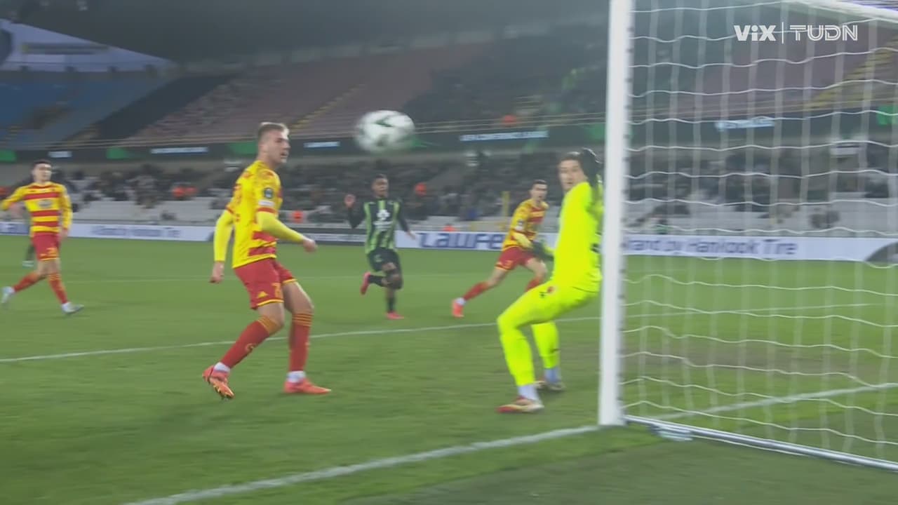 ¡Cerca el segundo! El poste le niega otro gol al Brugge