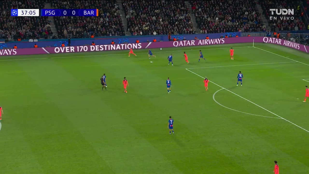 ¡GOL!  anota para Paris Saint-Germain. Désiré Doué