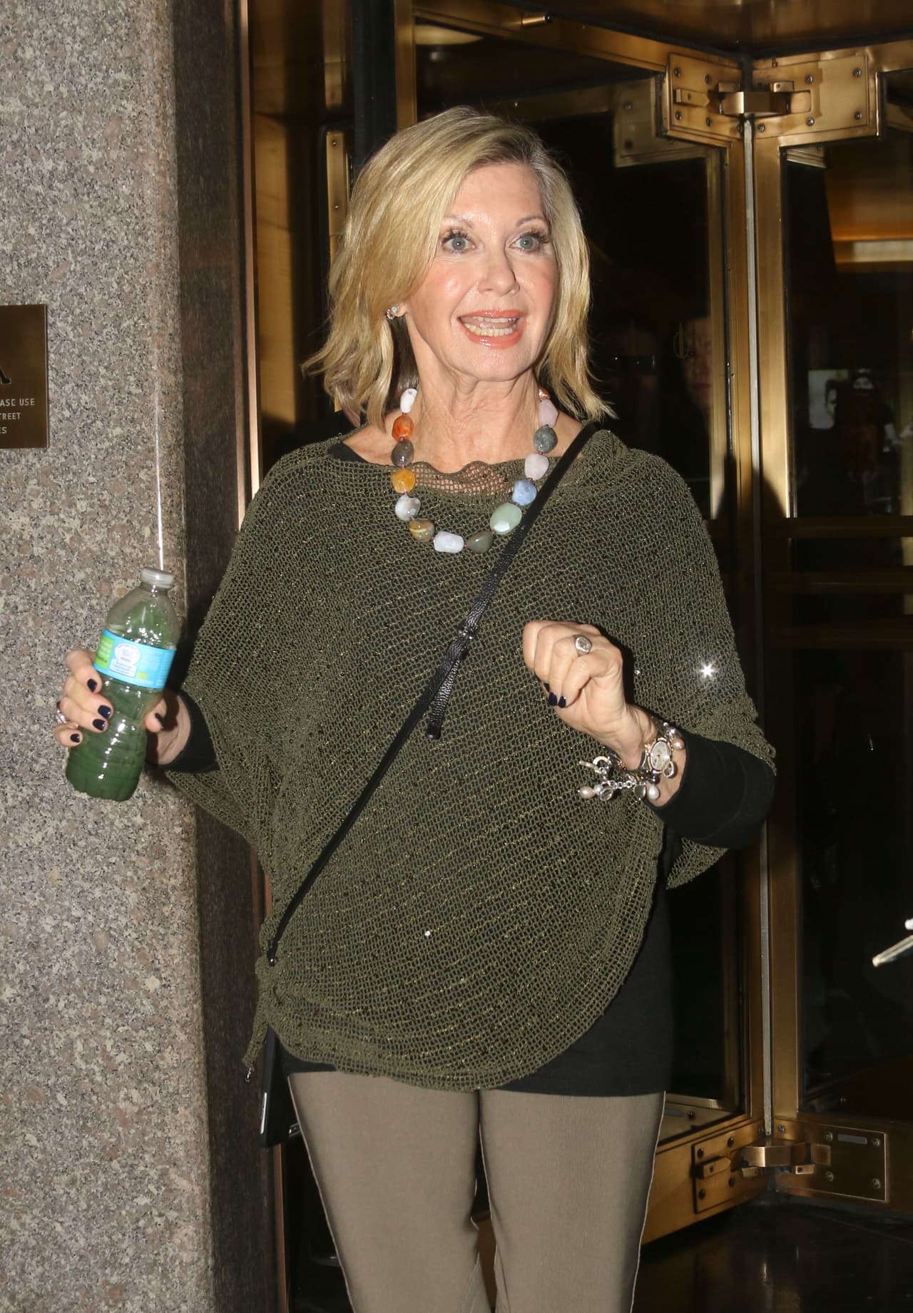 Olivia Newton interpretó al personaje principal de la cinta, Sandy Olson. Desafortunadamente, 
<a href="https://www.univision.com/famosos/muere-olivia-newton-john-actriz-grease-john-travolta">la actriz australiana falleció a los 73 años</a>. En 1992 fue diagnosticada con cáncer de mama, el cual superó después de someterse a tratamiento, pero la enfermedad volvió en noviembre de 2017.