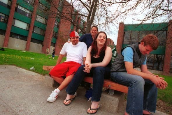 10 - University of Vermont - Grandes espacios para bicicletas, duchas y armarios para quienes asisten a la universidad en bici. Sus empleados también pueden trabajar cuatro días para limitar el uso del transporte.