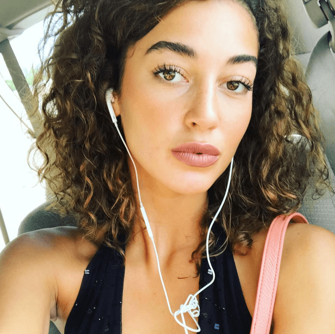 Los rumores de su relación con Mariana Downing habían salido a la luz hace unos meses. Fuentes de 
<b><a href="http://www.tmz.com/#" target="_blank">TMZ</a></b> aseguraron que Marc Anthony, de 48 años, conoció a Downing en un evento hace algún algún tiempo y de inmediato intercambiaron números teléfonicos.