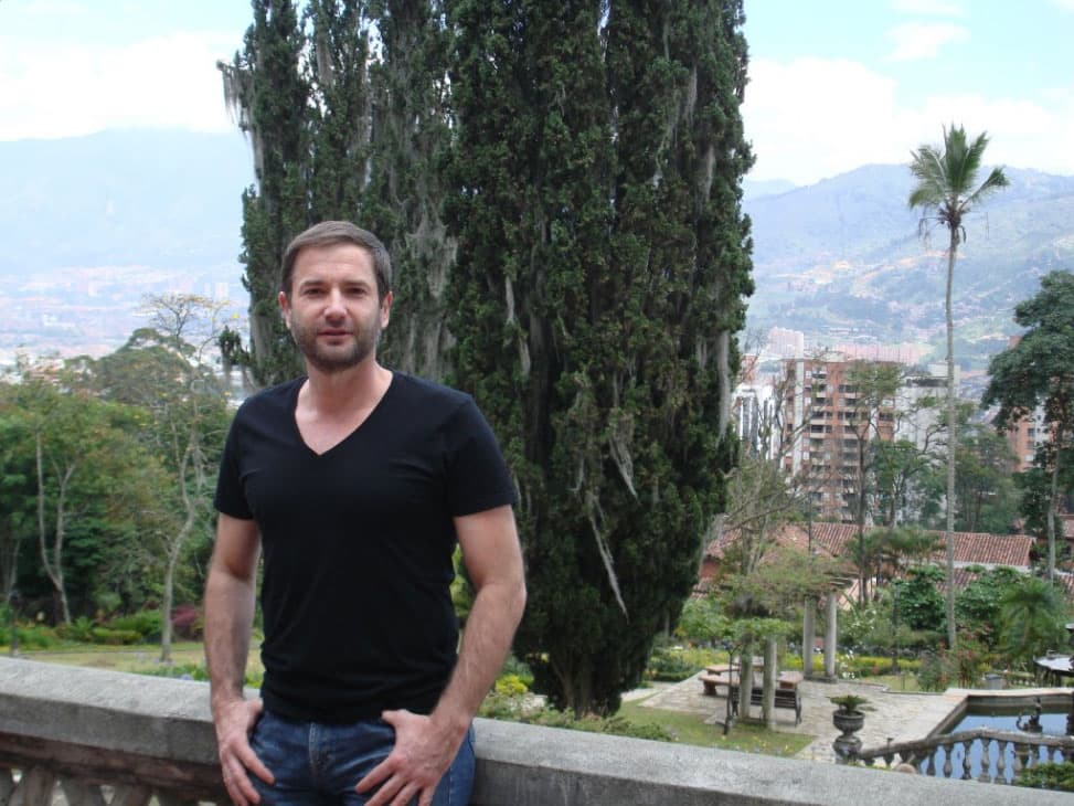 Así se ve Luis Mesa actualmente, sigue rompiendo corazones al igual que 'Daniel'.