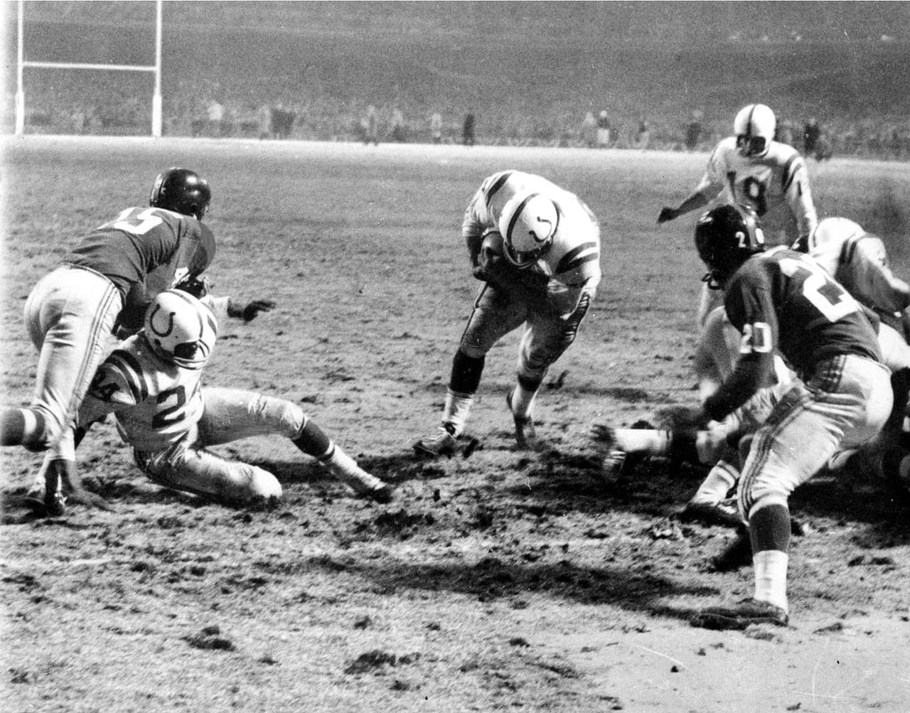 En 1958, los Baltimore Colts derrotaron a los New York Giants en el juego de campeonato de la NFL, 23–17 en tiempo extra. Ha sido llamado por muchos "El mejor juego jamás jugado".