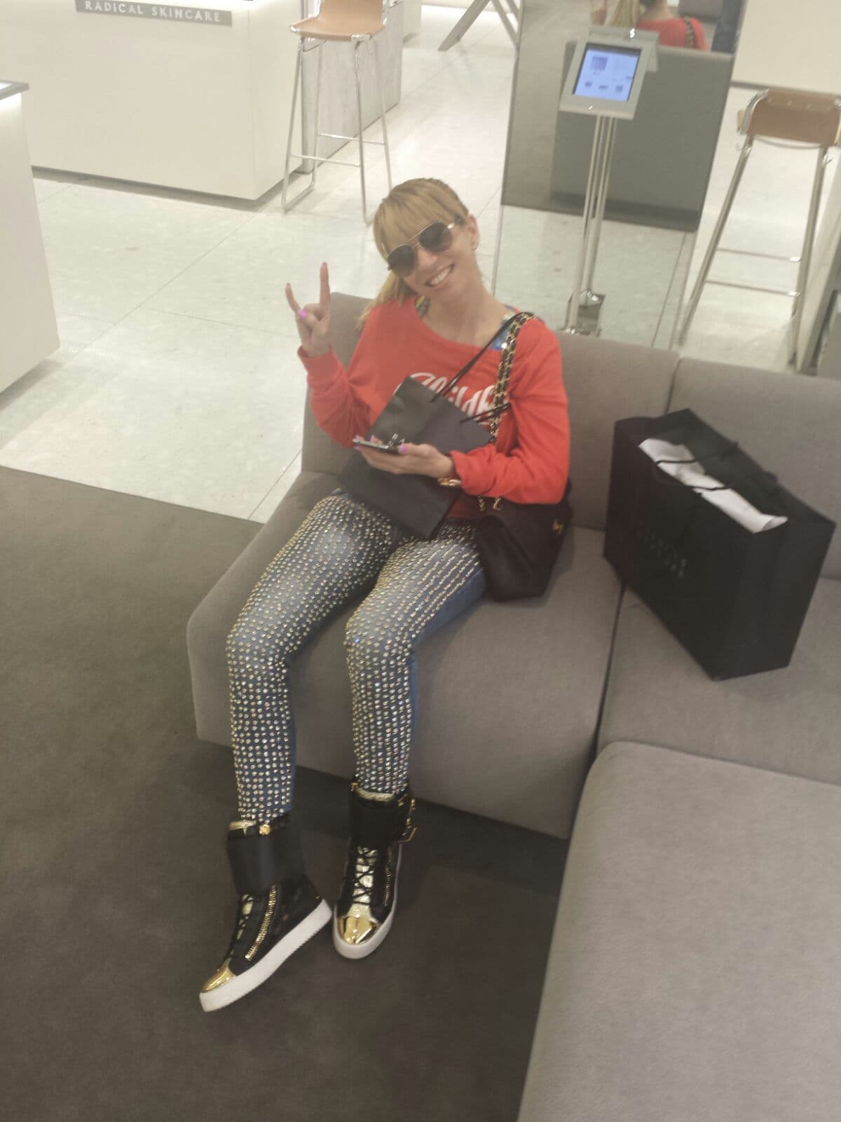 ¿Quá más habrá comprado Noelia?, ¿serán zapatillas?, ¿algún atuendo sexy? ...