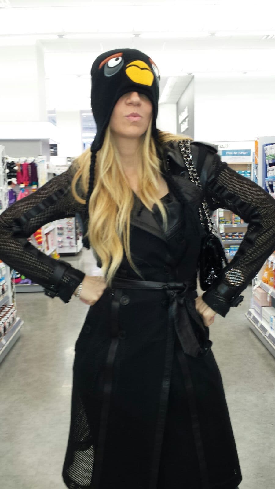 WHAT? No cabe duda, esta bella mujer sí que sabe darnos tiernas sorprecitas. Con ese gorrito se ve muy 'sweet'.