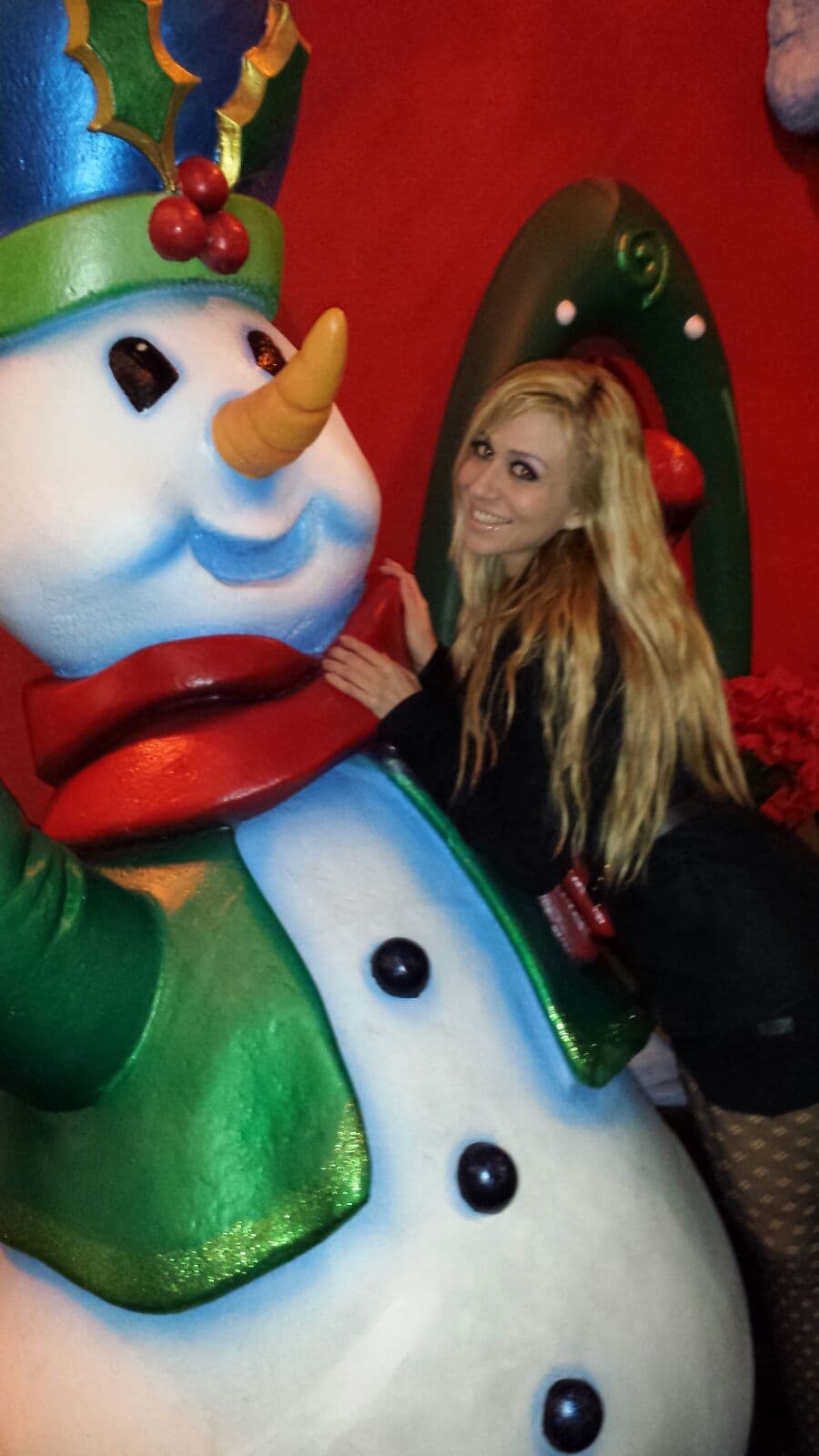 La sexy boricua es tan coqueta que hasta posó junto un adorable muñequito de nieve. Se nota que estos días ha andado loquita por las fiestas decembrinas.