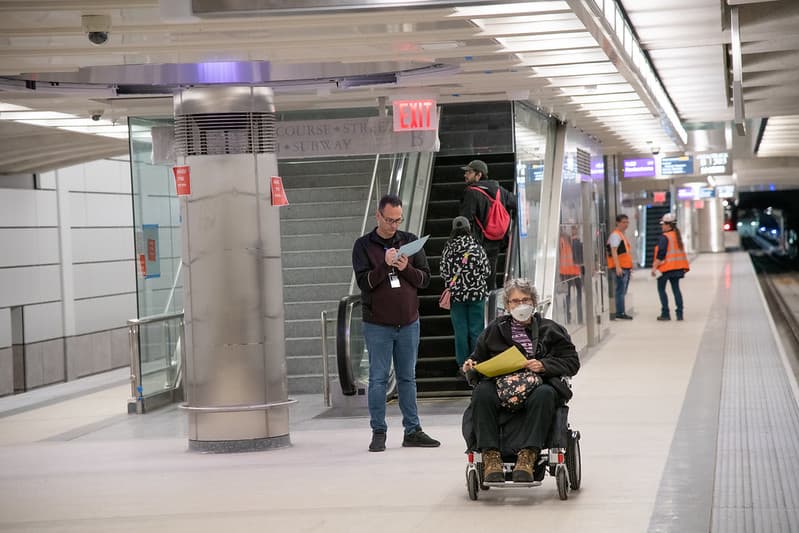 Además de un sistema informativo luminoso y digital, la Grand Central Madison trae 
<b>facilidades para personas con desafíos especiales.</b>