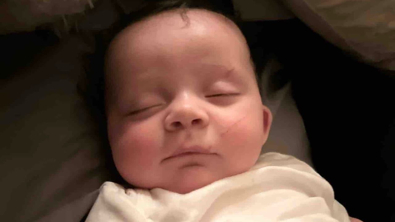 El increíble caso del bebé de 4 meses que un tornado voló de su cuna y apareció vivo en un árbol