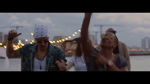 Los hermanos Jesse & Joy probaron suerte en el reggaeton de la mano de Gente de Zona y grabaron el tema '3 A.M.', del álbum 'Un besito más'. El dueto se olvidó del pop con toques de folk y pusieron a bailar a sus fans.