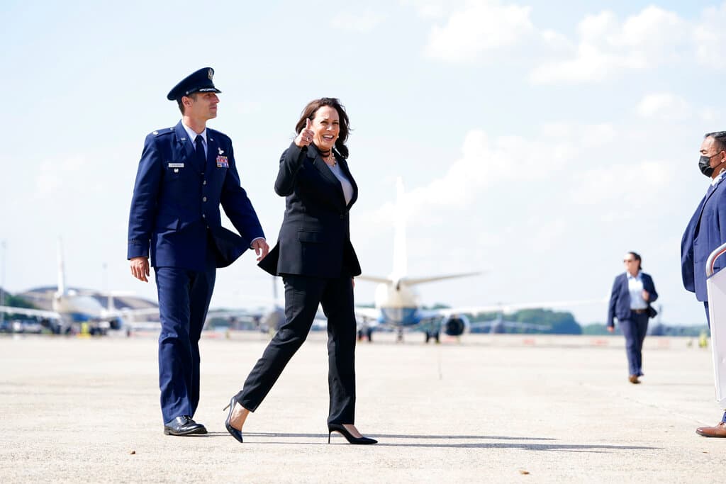 Un inicio 'atropellado' para el viaje de Harris a Guatemala: problema técnico obliga el regreso de su avión a la base de Andrews