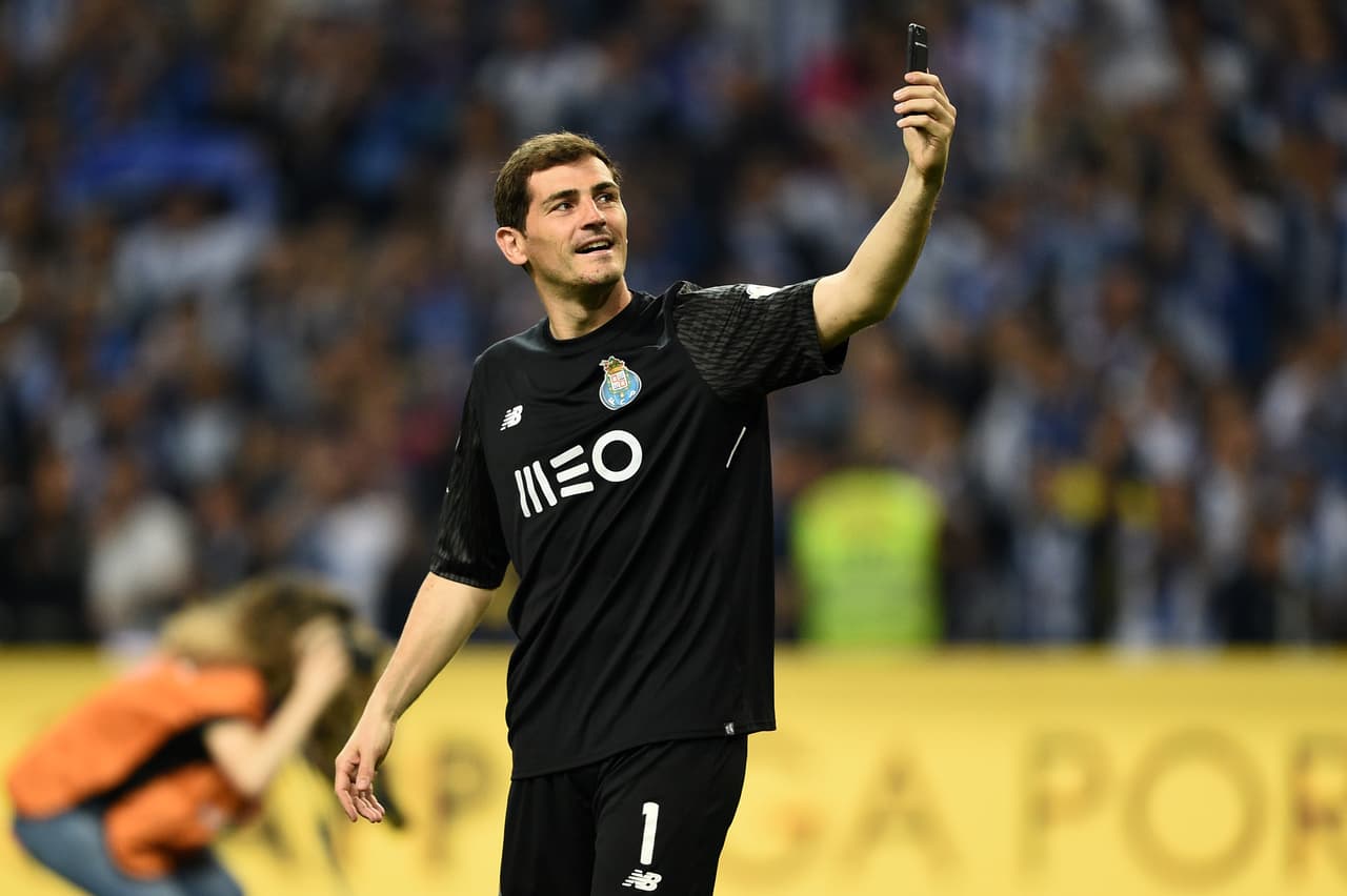 <b>Portero: </b>Iker Casillas (España)