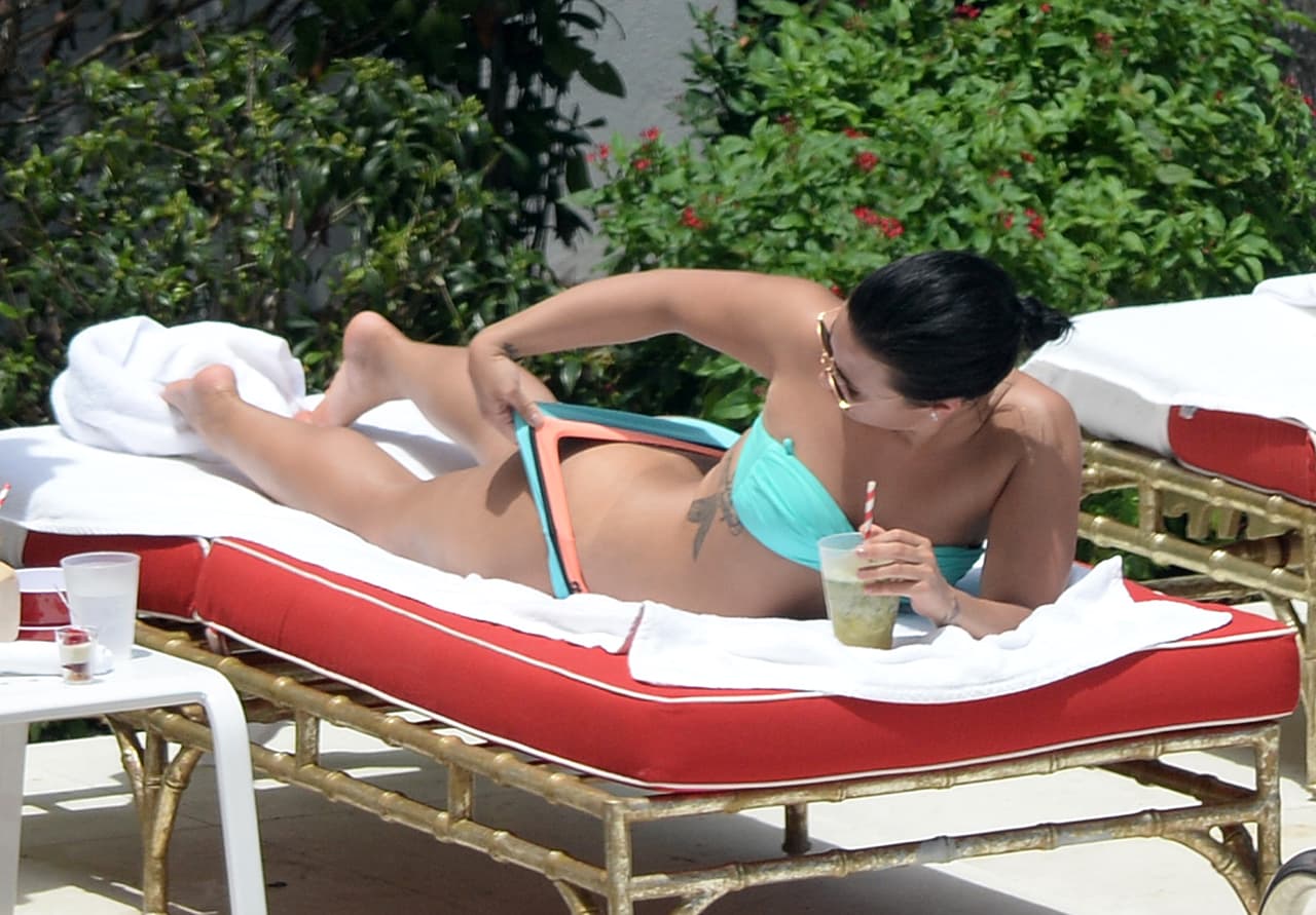 Oops! Revisó que la línea del bikini estuviera derechita.