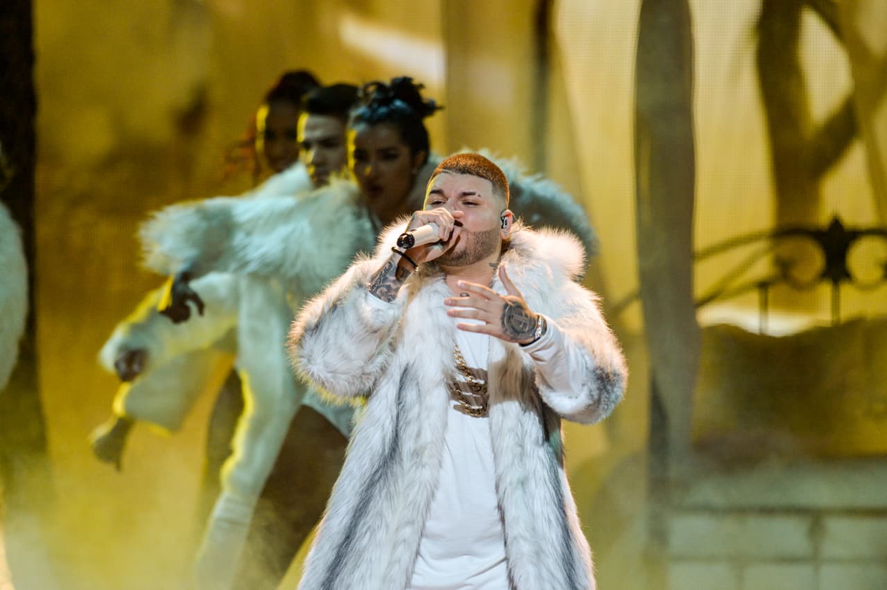 Farruko encendió el escenario una vez más.