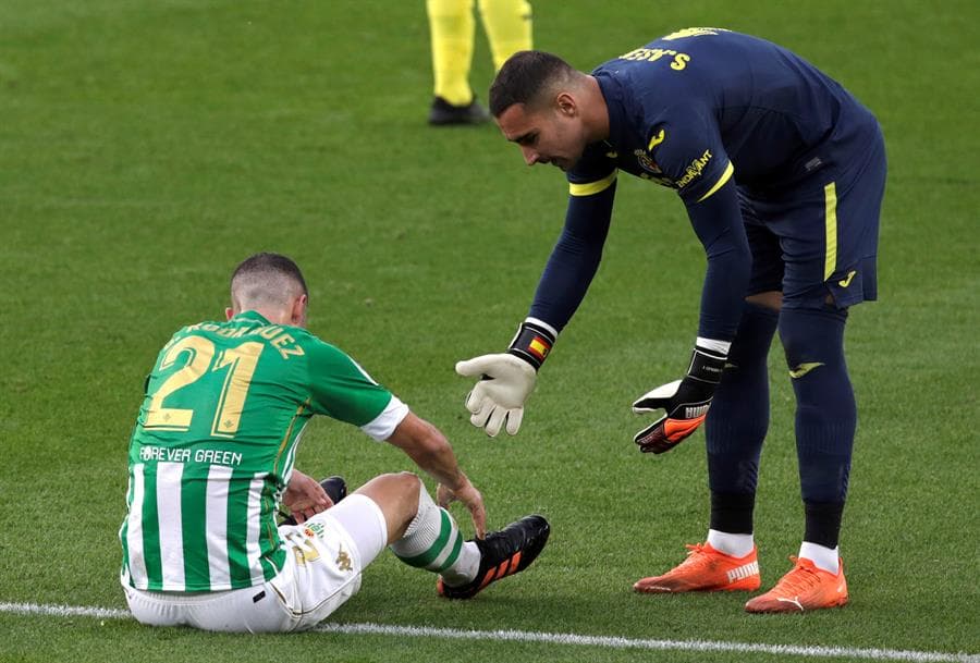 El partido entre el Villarreal y Real Betis acabó en empate 1-1. Pau Torres se encargó de abrir el marcador al minuto 5, pero fue hasta la segunda mitad cuando Aitor Ruibal García descontó para los béticos e igualó el partido durante la novena jornada de LaLiga.