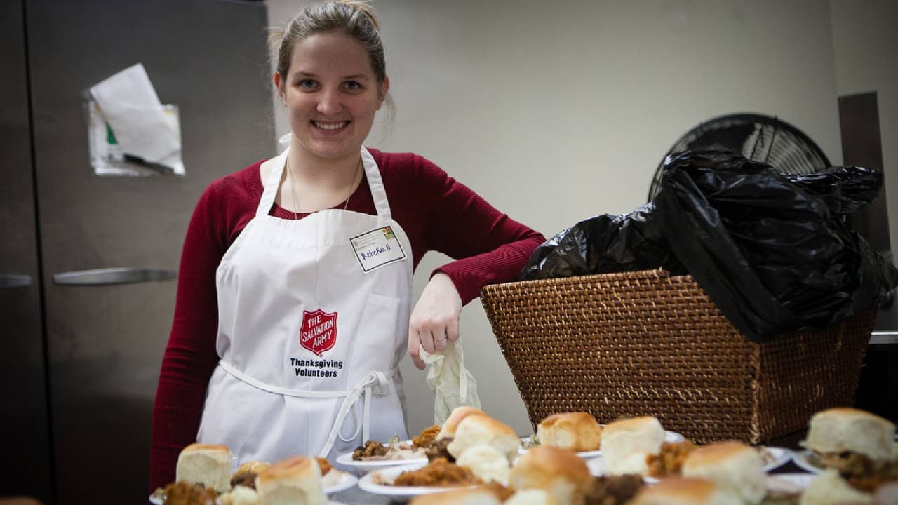 <b>The Salvation Army</b>
<br>The Salvation Army ofrecerá su tradicional comida comunitaria gratuita con motivo de Thankgiving el
<b> jueves 23 de noviembre de 11:30 a.m. a 1:30 p.m.</b> en el Centro de Convenciones de Phoenix, ubicado en 100 N. 3rd St., en el Edificio Sur.