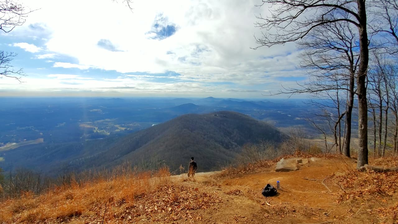 Y es que el sendero te lleva por los contornos del domo de piedra.